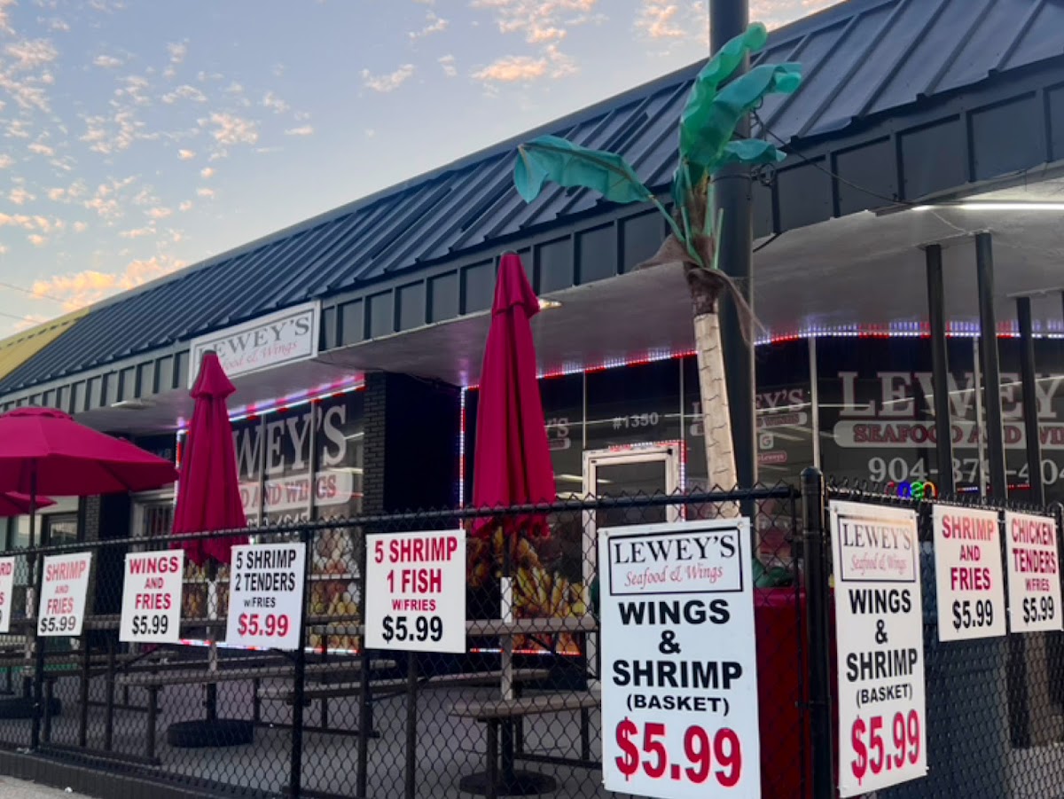 Lewey’S Seafood And Wings-3