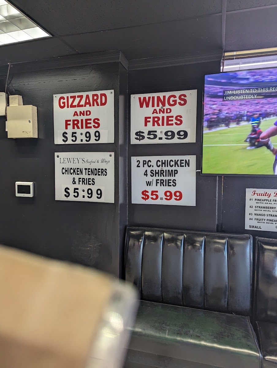 Lewey’S Seafood And Wings-4