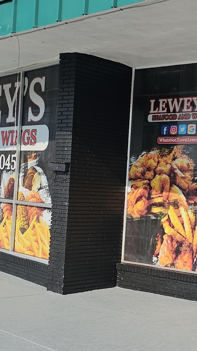 Lewey’S Seafood And Wings-7